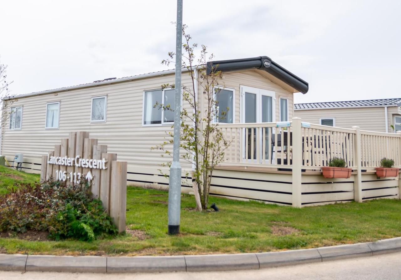 Luxury Lancaster Lodge - The Best Hot Tub Getaway! Tattershall Exterior photo