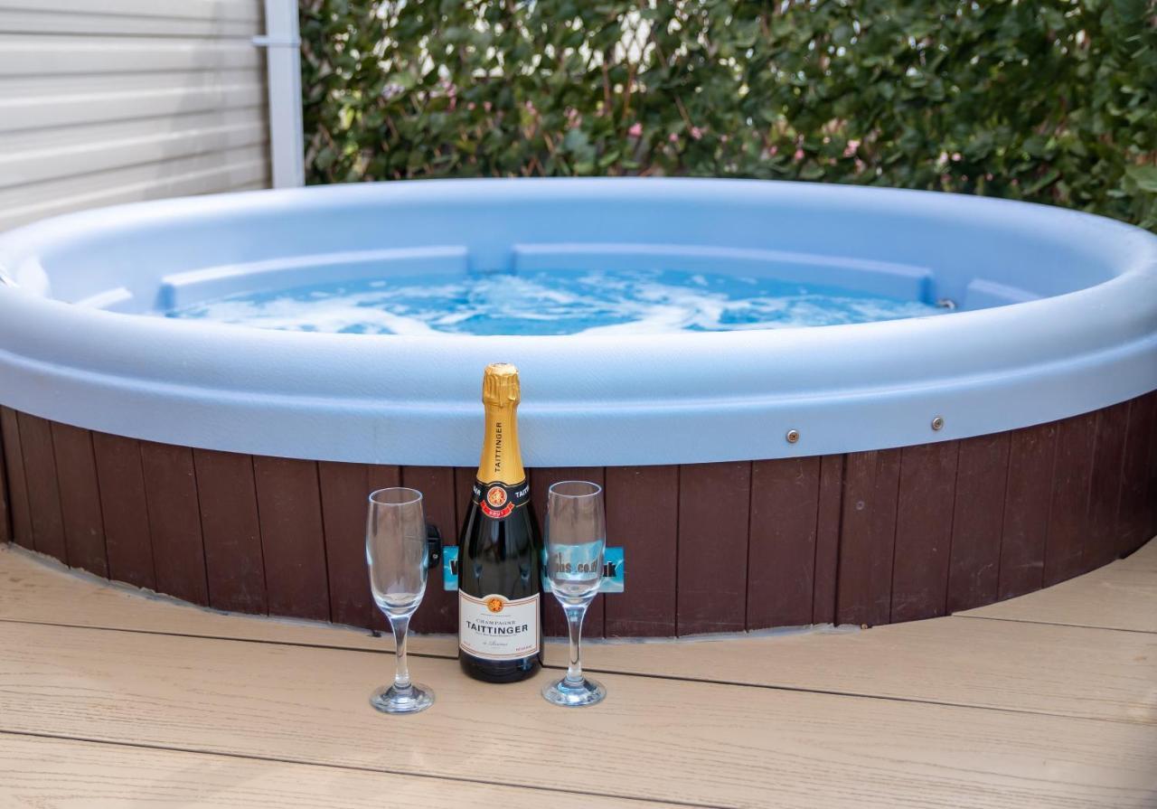 Luxury Lancaster Lodge - The Best Hot Tub Getaway! Tattershall Exterior photo