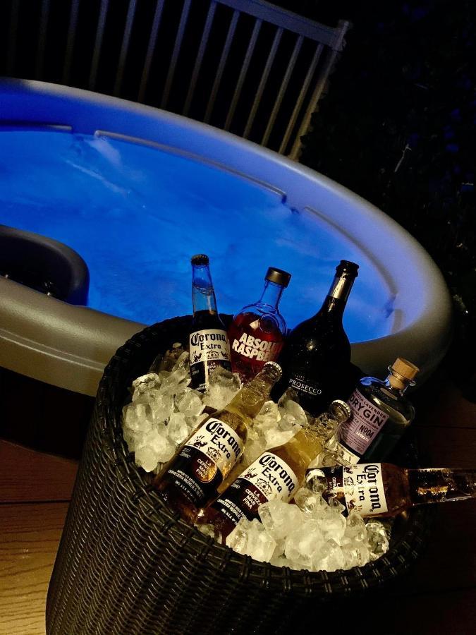 Luxury Lancaster Lodge - The Best Hot Tub Getaway! Tattershall Exterior photo