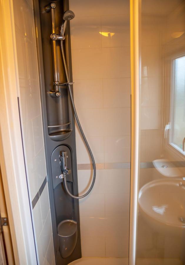 Luxury Lancaster Lodge - The Best Hot Tub Getaway! Tattershall Exterior photo