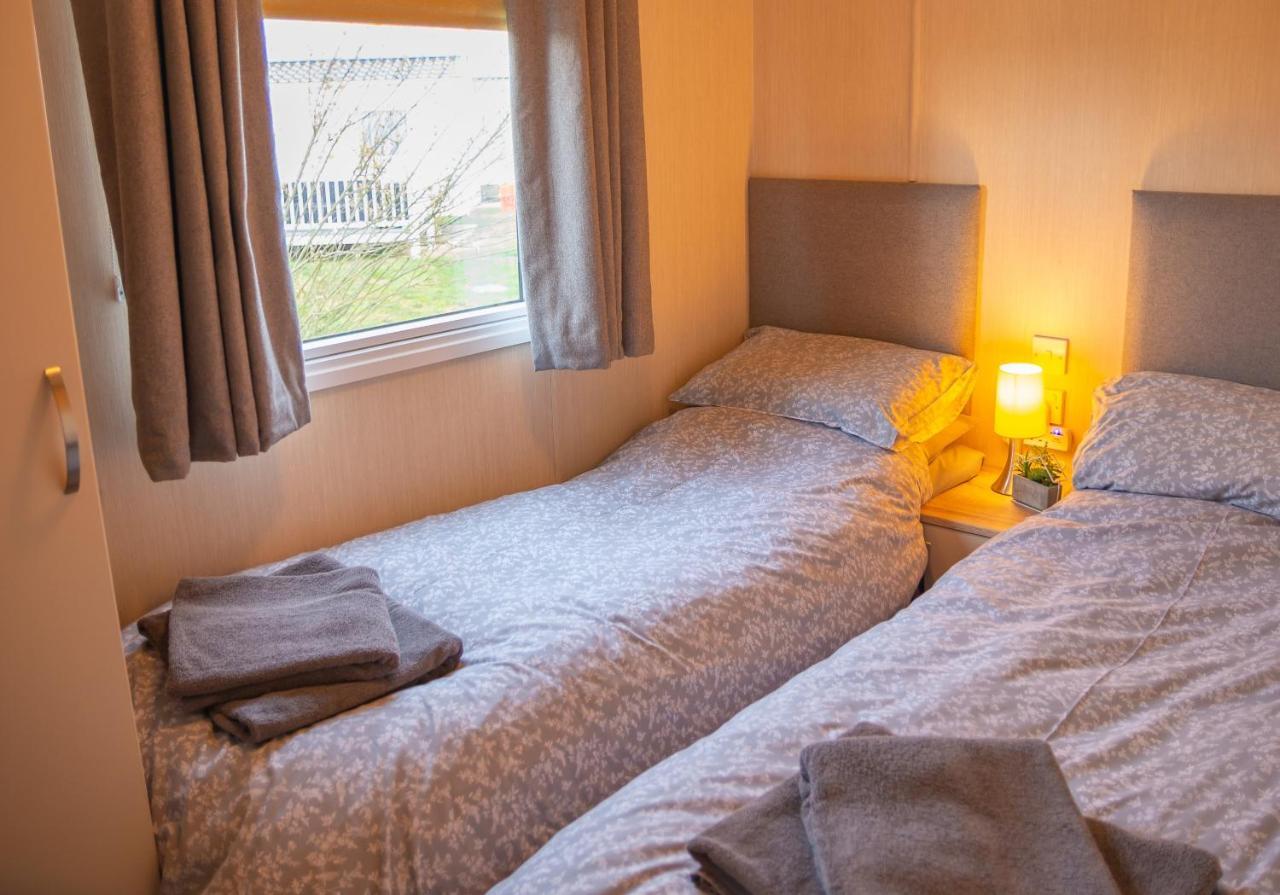 Luxury Lancaster Lodge - The Best Hot Tub Getaway! Tattershall Exterior photo