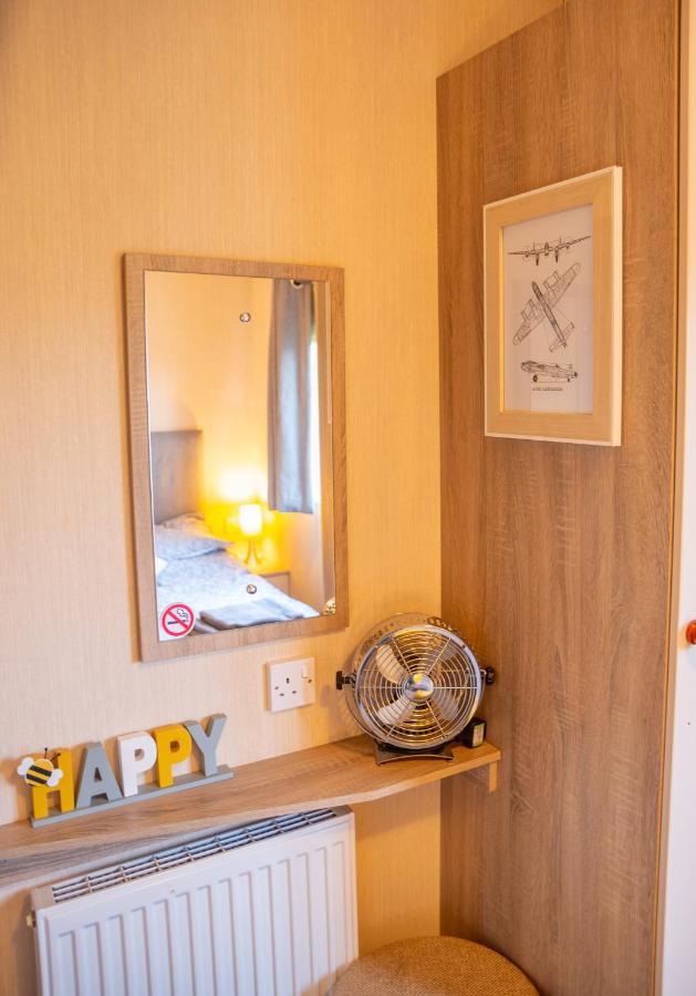 Luxury Lancaster Lodge - The Best Hot Tub Getaway! Tattershall Exterior photo