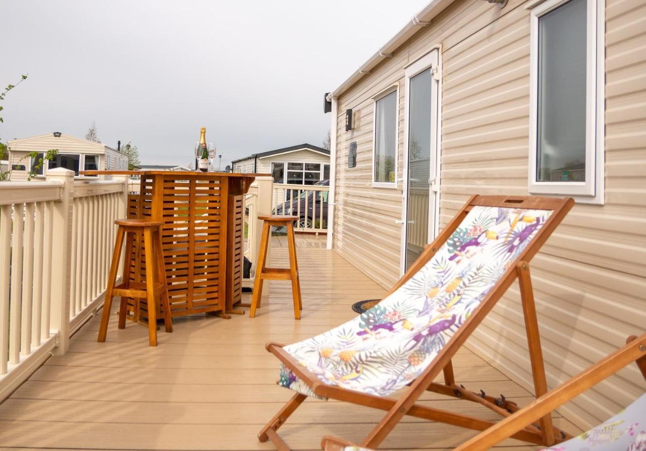 Luxury Lancaster Lodge - The Best Hot Tub Getaway! Tattershall Exterior photo